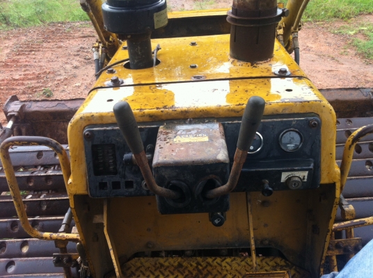 ขายด่วนๆ komatsu D31 - 17 PL แทรคใหญ่ เครื่องและเกียร์พึ่งฟิตใหม่ ใบมีดกว้าง 3.5 ม.