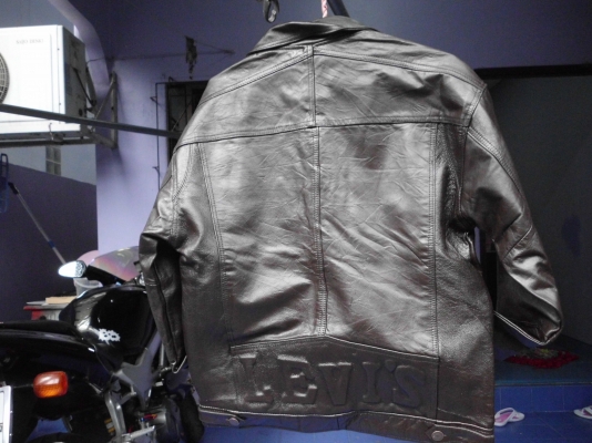 เสื้อหนังแท้ไว้ไส่ขับรถ750ทุกตัว เสื้อหนังแท้ไว้ไส่ขับรถ750ทุกตัว