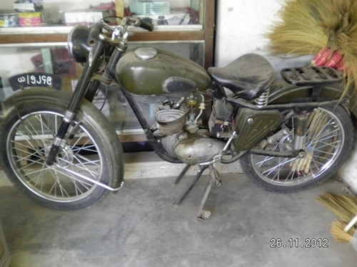 แหล่งรวมรถมอเตอร์ไซค์โบราณ