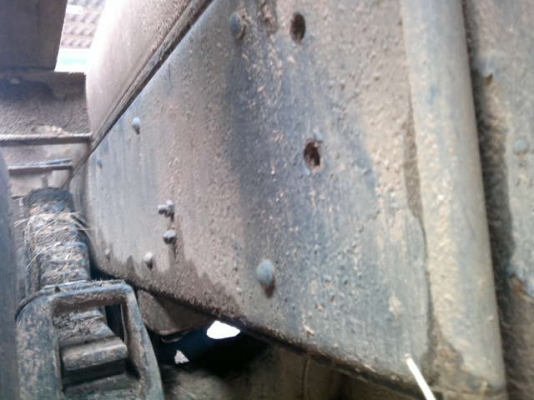 รถฮีโน่ 10 ล้อ ท้าลาด  TK527   195 แรงม้า   สนใจติดต่อ  081 - 6079515