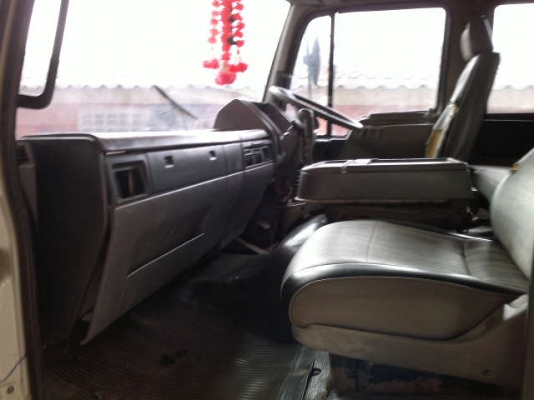 รถฮีโน่ 10 ล้อ ท้าลาด  TK527   195 แรงม้า   สนใจติดต่อ  081 - 6079515