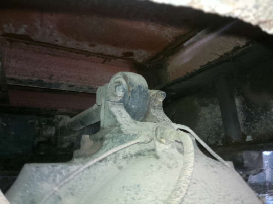 รถฮีโน่ 10 ล้อ ท้าลาด  TK527   195 แรงม้า   สนใจติดต่อ  081 - 6079515