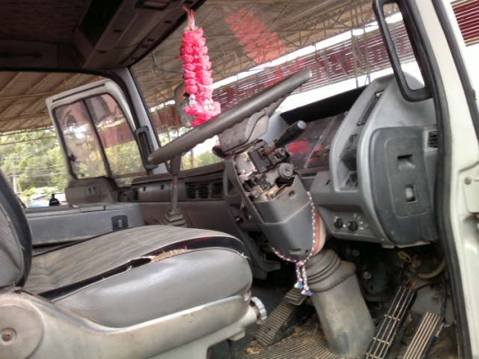 รถฮีโน่ 10 ล้อ ท้าลาด  TK527   195 แรงม้า   สนใจติดต่อ  081 - 6079515