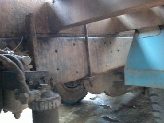 รถฮีโน่ 10 ล้อ ท้าลาด  TK527   195 แรงม้า   สนใจติดต่อ  081 - 6079515