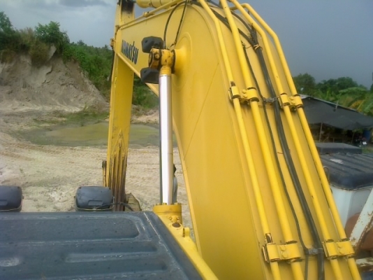 ขายรถแมคโฮ KOMATSU pc200-7สภาพรถสวยพร้อมใช้เอกครบ ขายรถแมคโฮ KOMATSU pc200-7สภาพรถสวยพร้อมใช้เอกครบ