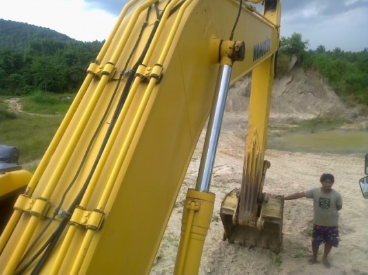 ขายรถแมคโฮ KOMATSU pc200-7สภาพรถสวยพร้อมใช้เอกครบ ขายรถแมคโฮ KOMATSU pc200-7สภาพรถสวยพร้อมใช้เอกครบ