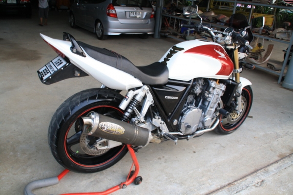 >>ขาย CB 1000 ทะเบียนแท้ โอนขนส่ง คาร์บูไฟฟ้า ปลั๊กเหลือง ปลาย akrapovic 129000<