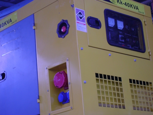 ขายเครื่องปั่นไฟ KAWAKENKI 40 KVA  เทอร์โบ เป็นตู้เก็บเสียงอย่างดี  ด่วน!