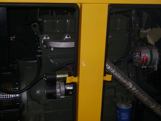 ขายเครื่องปั่นไฟ KAWAKENKI 40 KVA  เทอร์โบ เป็นตู้เก็บเสียงอย่างดี  ด่วน!
