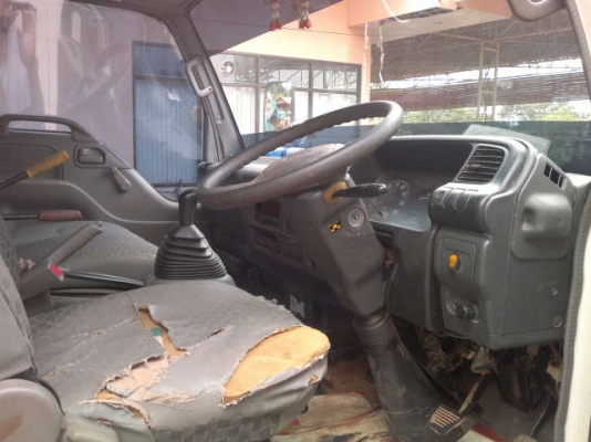 รถอิซูซุ 6 ล้อดั๊ม NQR 150 แรงม้า  ปี 50  สนใจติดต่อ 081 - 6079515