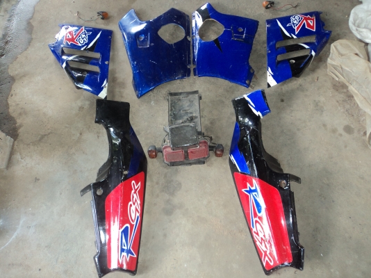 ขายแฟริ่งเดิมGSXR400 หมดกอง ราคาพิเศษ แยกขายได้