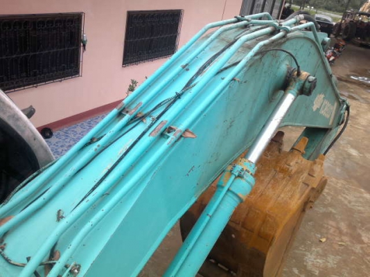 รถแบคโฮ KOBELCO  200 - 5  ซูปเปอร์   สนใจติดต่อ 081 - 6079515