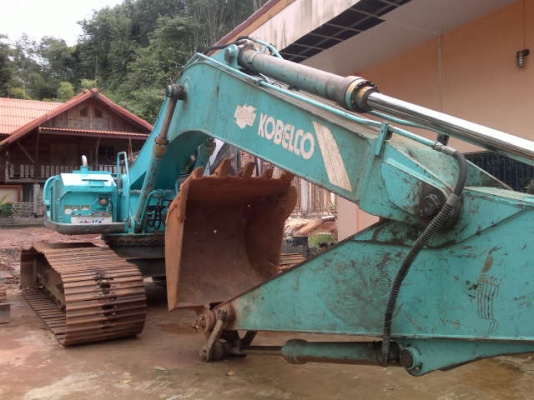 รถแบคโฮ KOBELCO  200 - 5  ซูปเปอร์   สนใจติดต่อ 081 - 6079515