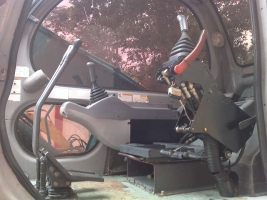 รถแบคโฮ KOBELCO  200 - 5  ซูปเปอร์   สนใจติดต่อ 081 - 6079515