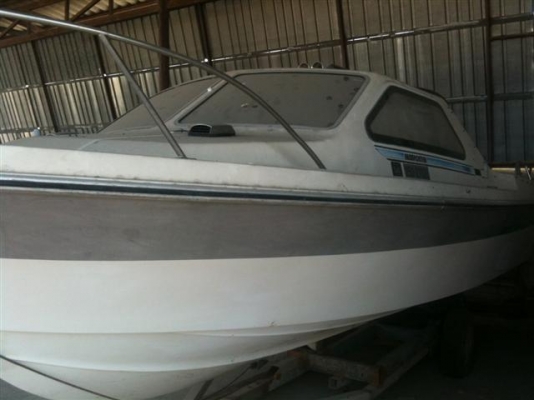 ขายครับเรือสำราญมือสองจากญี่ปุ่น เก๋ง หน้า YAMAHA ยาว19 ฟุต ขายครับเรือสำราญมือสองจากญี่ปุ่น เก๋ง หน้า YAMAHA ยาว19 ฟุต