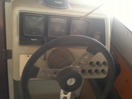 ขายครับเรือสำราญมือสองจากญี่ปุ่น เก๋ง หน้า YAMAHA ยาว19 ฟุต ขายครับเรือสำราญมือสองจากญี่ปุ่น เก๋ง หน้า YAMAHA ยาว19 ฟุต