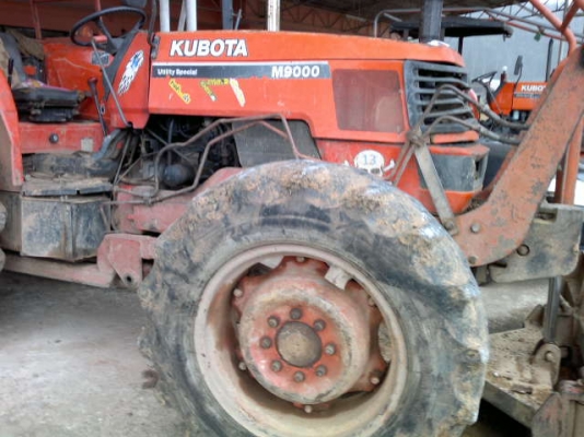รถไถ  คูโบต้า M9000 ( 4000 กว่าซม . ) สนใจติดต่อ 081 - 6079515