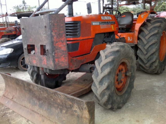 รถไถ  คูโบต้า M9000 ( 2000 กว่าซม . ) สนใจติดต่อ 081 - 6079515