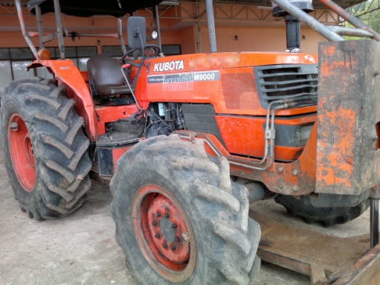รถไถ  คูโบต้า M9000 ( 2000 กว่าซม . ) สนใจติดต่อ 081 - 6079515