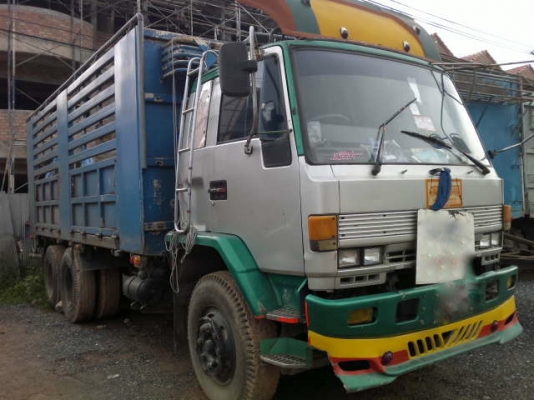 รถอิซูซุ 10 ล้อ รั่ว  260 แรงม้า   ( ขายแม่ลูก ) สนใจติดต่อ  081 - 6079515