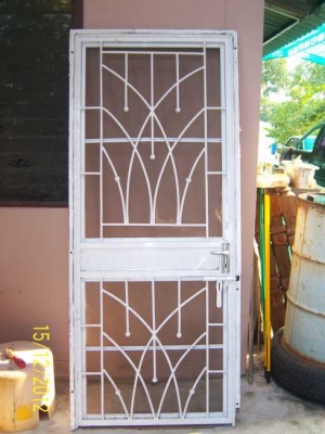 ประตุเหล็กดัด