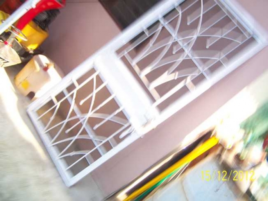 ประตุเหล็กดัด