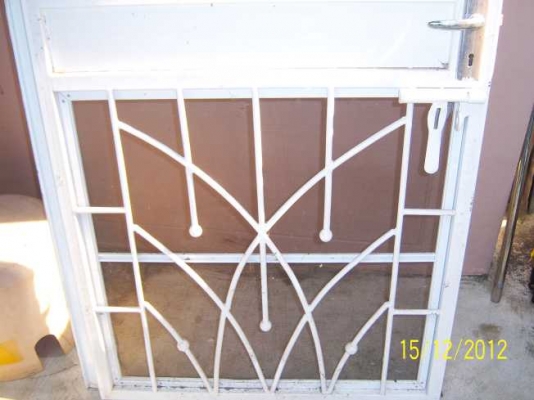 ประตุเหล็กดัด