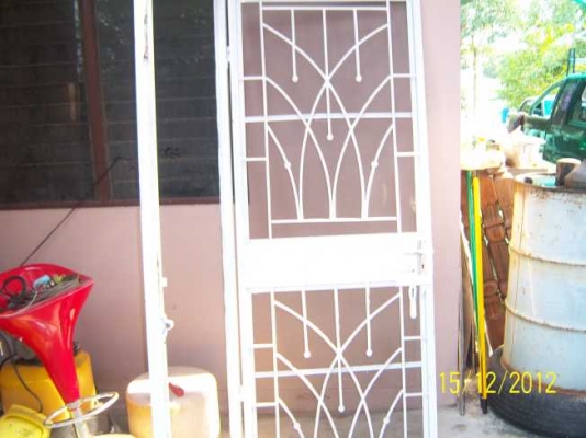 ประตุเหล็กดัด