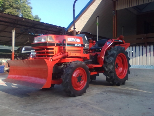 ขายรถไถคูโบต้าL2605DT4WD ใบดันดินหน้า ผานขุดมัน สวย พร้อมใช้จริง