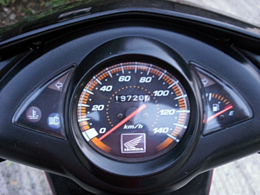 Honda Click รถมือเดียวเครื่องดีภาษีเอกสารชุดโอนครบราคา 13,900 บาท