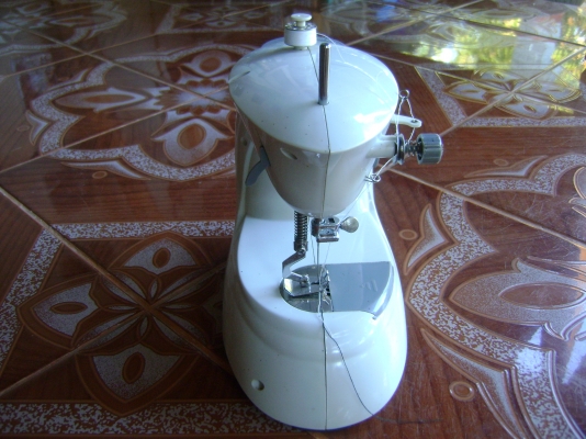 จักรเย็บผ้าแบบพกพา