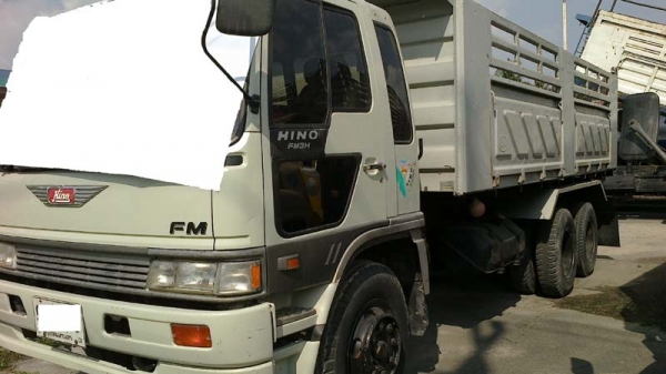 Hino FM3M เดิมๆ เต็ม ๆ กระบะเนียมลอนเฉียงพร้อมใช้ เชิญท่านที่สนใจทดลองก่อนตัดสินใจ
