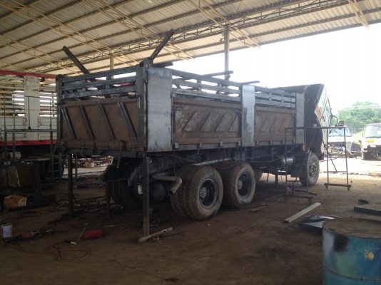 กำลังขึ้นกระบะใหม่รอเจ้าของอยู่รีบเลยพร้อมทะเบียน HINO MEGA เครื่อง JO8  กระบะดั้มยาว 6  เมตร กว้าง 2.50 สูง 1.25 เมตร