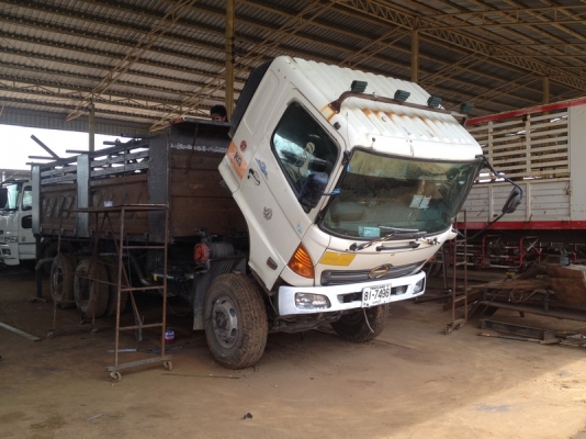 กำลังขึ้นกระบะใหม่รอเจ้าของอยู่รีบเลยพร้อมทะเบียน HINO MEGA เครื่อง JO8  กระบะดั้มยาว 6  เมตร กว้าง 2.50 สูง 1.25 เมตร