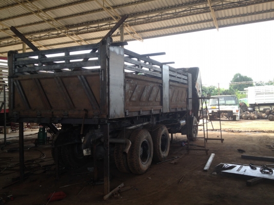 กำลังขึ้นกระบะใหม่รอเจ้าของอยู่รีบเลยพร้อมทะเบียน HINO MEGA เครื่อง JO8  กระบะดั้มยาว 6  เมตร กว้าง 2.50 สูง 1.25 เมตร