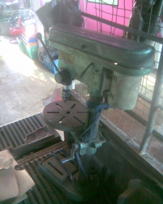 แท่นสว่านสภาพพร้อมใช้งานครับตัวใหญ่หนาครับเหล็กดีครับแน่นครับรุ่นนี้  ขนาด 8 หุนครับ สวยๆครับราคานี้คุ้มครับไม่ต้องเบิกใหม่ครับ