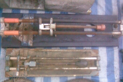 ตัวตัดกระเบื้องสภาพพร้อมใช้งานครับราคาตัวใหญ่ความยาวประมาณ 2 ฟุตครับ 900 บาท   ตัวเล็ก  800  ครับ  สภาพพร้อมใช้ครับราคานี้คุ้มครับ