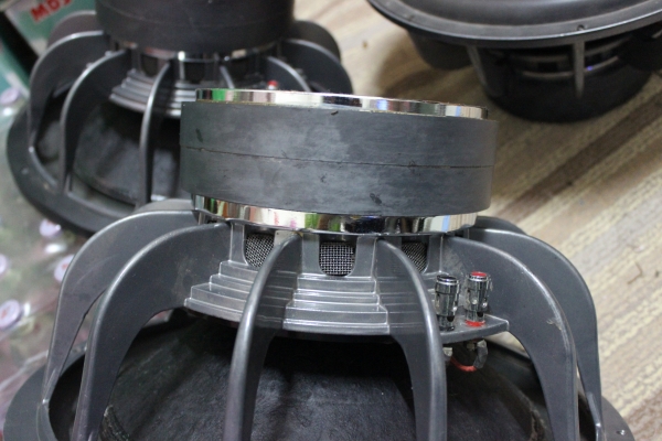 ขาย15นิ้วโมแมเหล็ก 190 มิล ว้อย3.5พันมือ 4 ดอก โมแมทกับพาเวอร์ 3000.1 D สนใจต่อลองได้ครับ 087-9927994