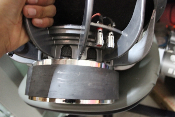 ขาย15นิ้วโมแมเหล็ก 190 มิล ว้อย3.5พันมือ 4 ดอก โมแมทกับพาเวอร์ 3000.1 D สนใจต่อลองได้ครับ 087-9927994