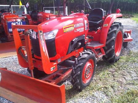 ขายรถไถ Kubota L 3208Limited (4WD) พร้อมดันหน้าและผานหลัง
