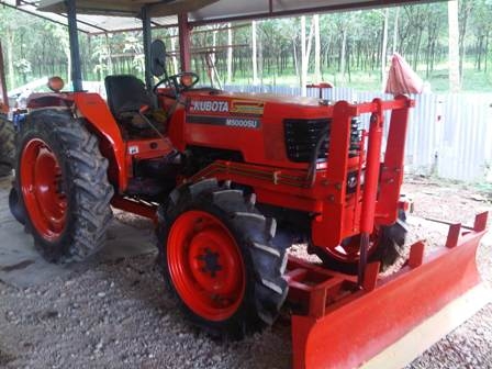 ขายรถไถ Kubota M5000 (4WD) พร้อมดันหน้าและผานหลัง ขายรถไถ Kubota M5000 (4WD) พร้อมดันหน้าและผานหลัง