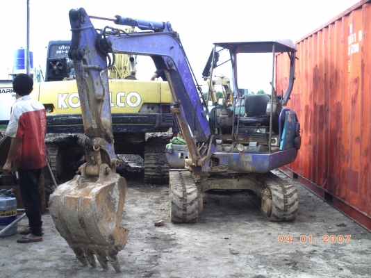 ขายแบคโฮเล็ก Komatsu สภาพพร้อมใช้