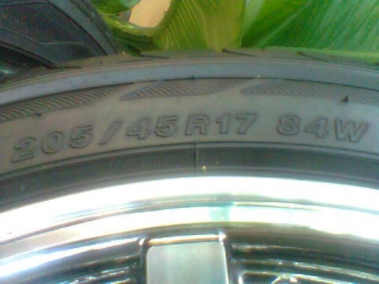 ขาย ล้อแม็ก 17 นิ้ว 4 รู   Enkei พร้อม ยาง  205 / 45 / R 17  ใช้ได้ไม่ นาน