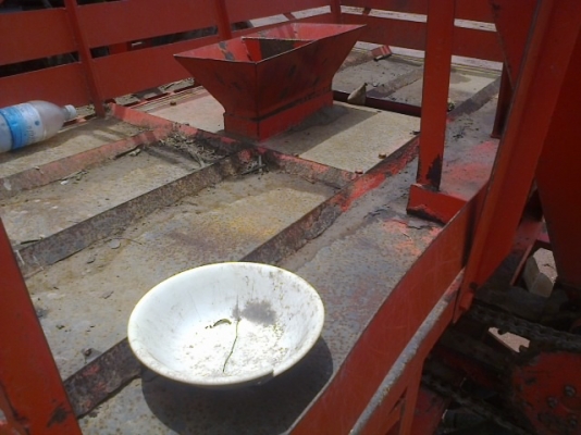 เครื่องปลูกอ้อยร่องคู่กลกิจบ้านโป่ง