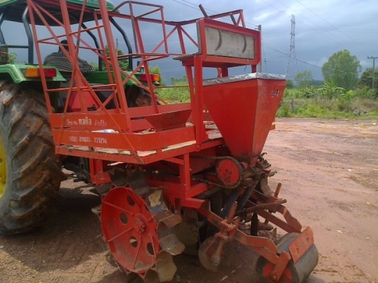 เครื่องปลูกอ้อยร่องคู่กลกิจบ้านโป่ง