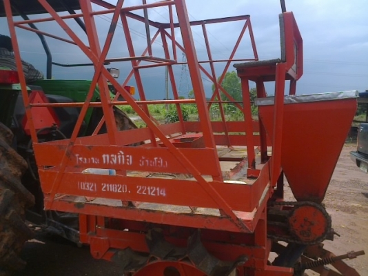 เครื่องปลูกอ้อยร่องคู่กลกิจบ้านโป่ง