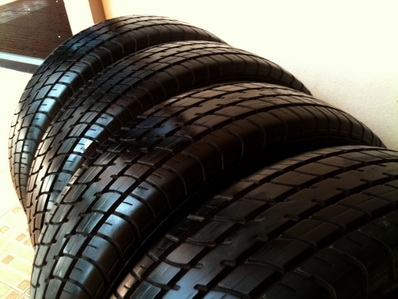 ยางสภาพป้ายแดงหนึ่งชุด DUNLOP SP 2030 185-60-15 ยางปี11 ลงพื้นปลายปี 12 ตจว ส่งได้ครับ