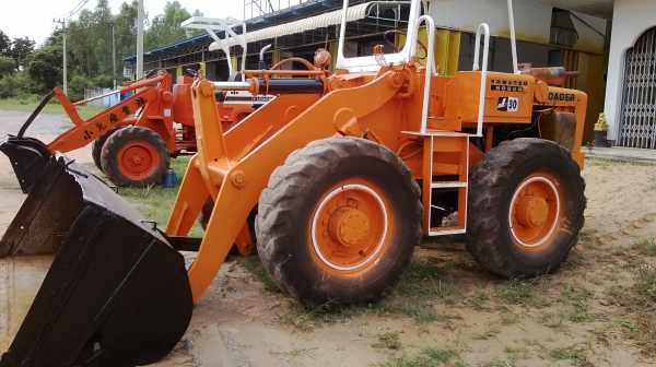 ขายรถตัก ล้อยาง รุ่นยอดนิยม  jh-30 B