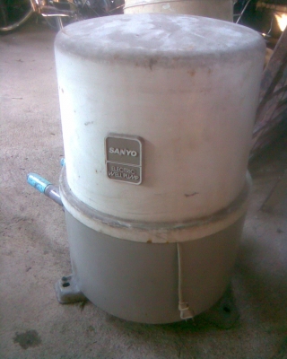 ปั้มน้ำซันโย 250 Wสภาพเดิมๆครับพร้อมใช้งานครับ  เป็นของซันโย แจแปนครับ  ขนาด 250  W  ราคานี้คุ้มครับเบิกใหม่ หกพันกว่าครับ