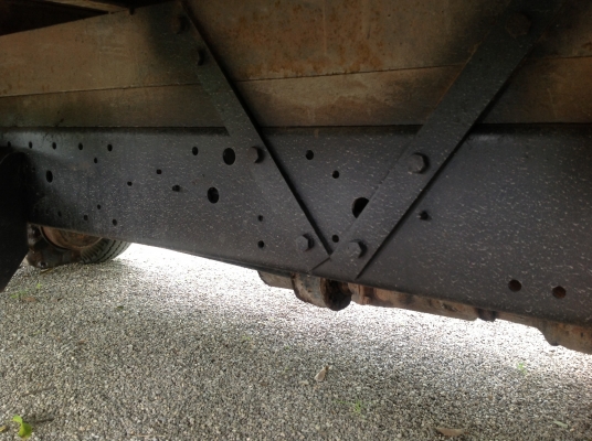 ขาย 6 ล้อ NKR ตู้แห้ง ขาย 6 ล้อ NKR ตู้แห้ง